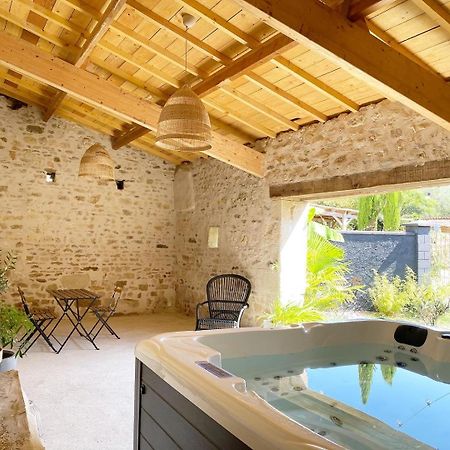 Le Lodge du Chêne, Gîte classé 3 étoiles Saint-Martin-la-Pallu Extérieur photo