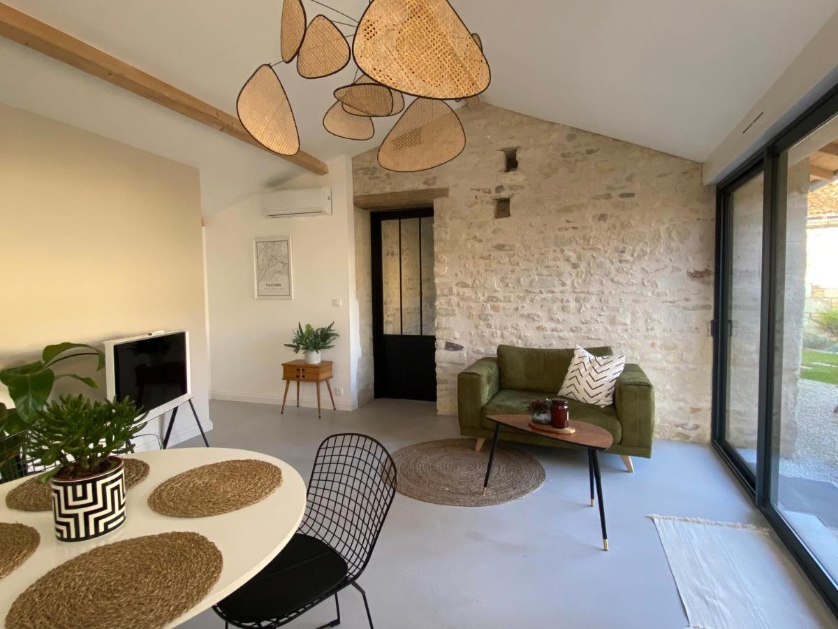 Le Lodge du Chêne, Gîte classé 3 étoiles Saint-Martin-la-Pallu Extérieur photo